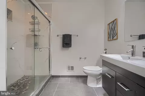 Bath - 138 S Clinton St, Baltimore, MD 21224 photo 4 of 9