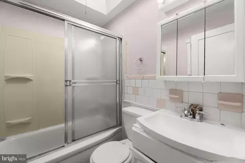 Bath - 6320 Brown Ave, Baltimore, MD 21224 photo 1 of 2