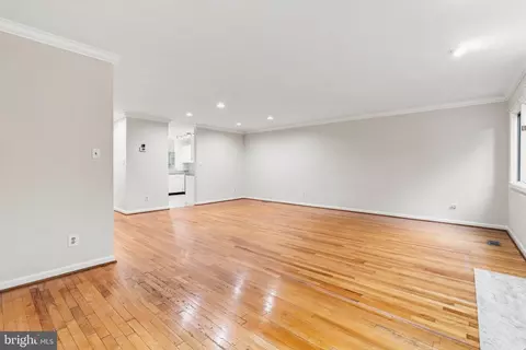 Living - 617 Stoney Spg, Baltimore, MD 21210 photo 3 of 5