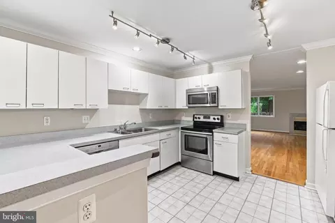 Kitchen - 617 Stoney Spg, Baltimore, MD 21210 photo 2 of 3