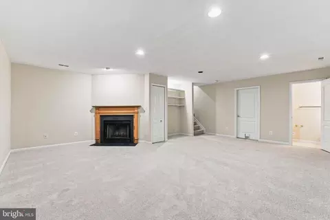 Living - 617 Stoney Spg, Baltimore, MD 21210 photo 4 of 5