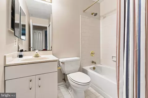 Bath - 617 Stoney Spg, Baltimore, MD 21210 photo 3 of 3