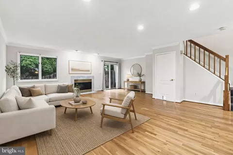 Living - 617 Stoney Spg, Baltimore, MD 21210 photo 1 of 5