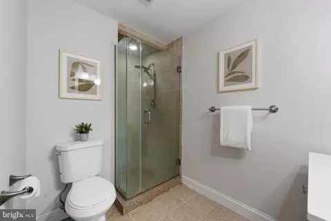 Bath - 1434 Andre St, Baltimore, MD 21230 photo 3 of 4