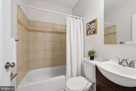 Bath - 1434 Andre St, Baltimore, MD 21230 photo 4 of 4