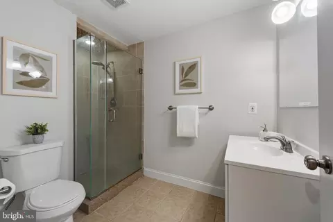Bath - 1434 Andre St, Baltimore, MD 21230 photo 2 of 4