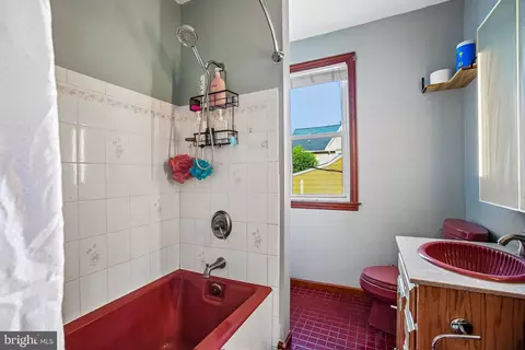 Bath - 3305 White Ave, Baltimore, MD 21214 photo 2 of 3