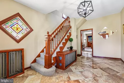 Entry Way - 3305 White Ave, Baltimore, MD 21214 photo 2 of 8