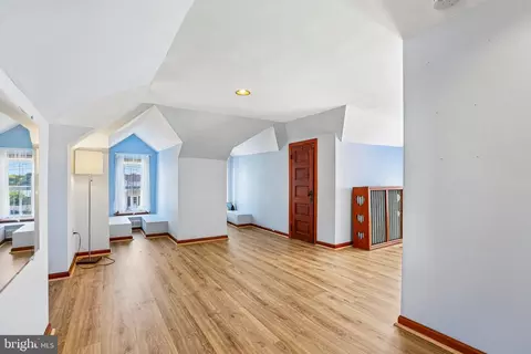 Entry Way - 3305 White Ave, Baltimore, MD 21214 photo 6 of 8