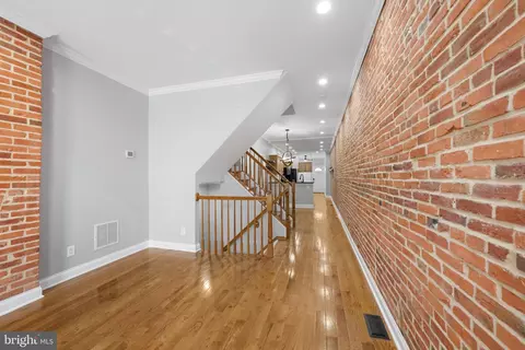 Entry Way - 431 E Fort Ave, Baltimore, MD 21230 photo 5 of 13