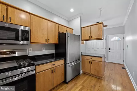 Entry Way - 431 E Fort Ave, Baltimore, MD 21230 photo 8 of 13