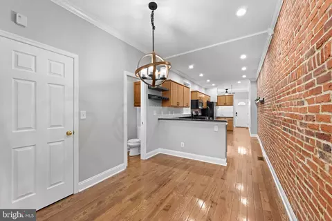 Entry Way - 431 E Fort Ave, Baltimore, MD 21230 photo 6 of 13