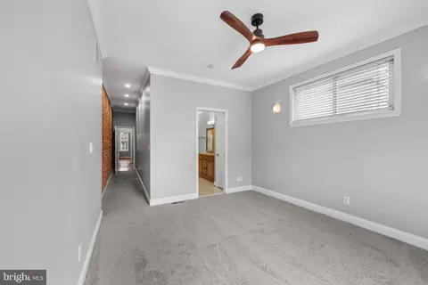 Entry Way - 431 E Fort Ave, Baltimore, MD 21230 photo 10 of 13