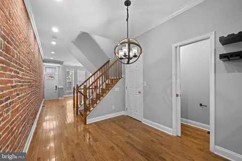 Entry Way - 431 E Fort Ave, Baltimore, MD 21230 photo 3 of 13