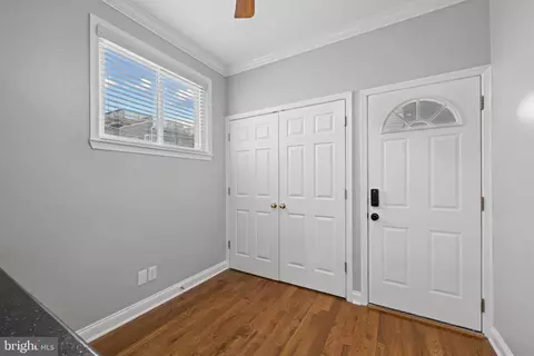 Entry Way - 431 E Fort Ave, Baltimore, MD 21230 photo 9 of 13