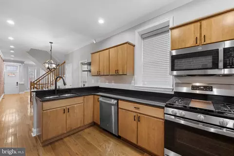 Entry Way - 431 E Fort Ave, Baltimore, MD 21230 photo 1 of 13
