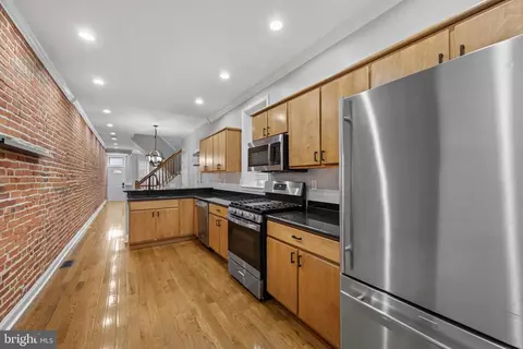 Entry Way - 431 E Fort Ave, Baltimore, MD 21230 photo 4 of 13