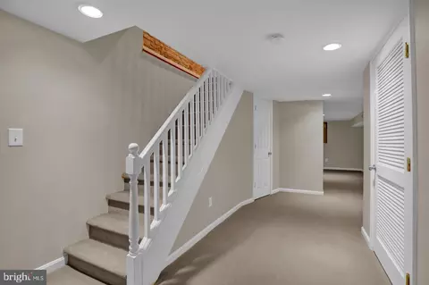 Entry Way - 404 E Lorraine Ave, Baltimore, MD 21218 photo 3 of 10