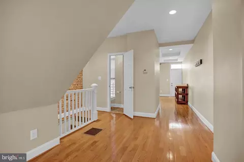 Entry Way - 404 E Lorraine Ave, Baltimore, MD 21218 photo 6 of 10