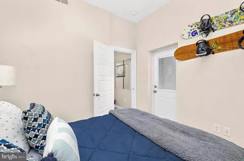 Bedroom - 1002 Olive St, Baltimore, MD 21230 photo 2 of 5