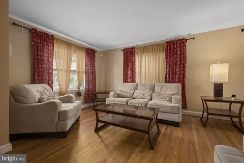 Living - 844 Bradhurst Rd, Baltimore, MD 21212 photo 1 of 3