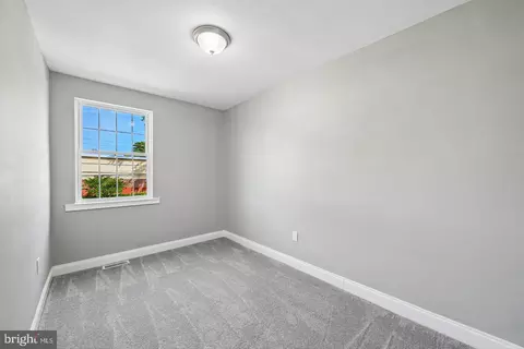 Entry Way - 628 Roundview Rd, Baltimore, MD 21225 photo 6 of 10