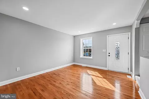 Living - 628 Roundview Rd, Baltimore, MD 21225 photo 1 of 3