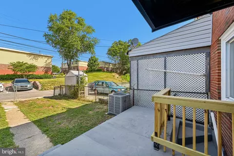 Exterior - 628 Roundview Rd, Baltimore, MD 21225 photo 4 of 10