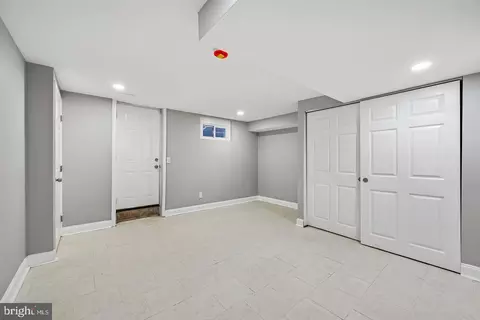 Entry Way - 628 Roundview Rd, Baltimore, MD 21225 photo 8 of 10