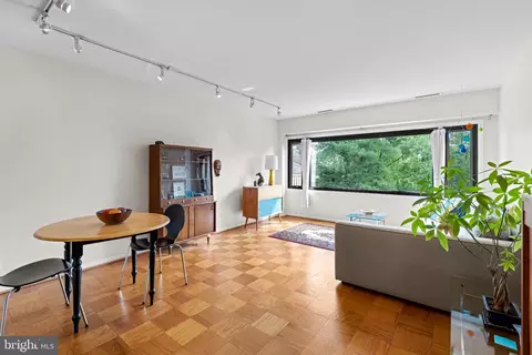 Living - 1 Hamill Ct #45, Baltimore, MD 21210 photo 2 of 3