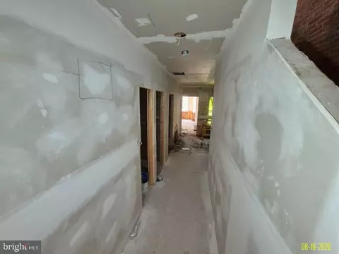 Entry Way - 733 Dolphin St, Baltimore, MD 21217 photo 1 of 11