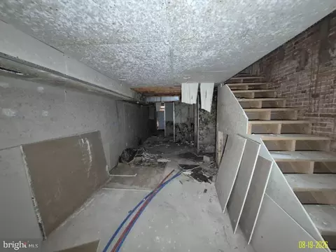 Entry Way - 733 Dolphin St, Baltimore, MD 21217 photo 10 of 11