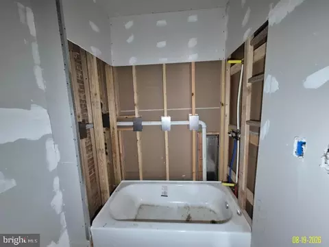 Entry Way - 733 Dolphin St, Baltimore, MD 21217 photo 8 of 11
