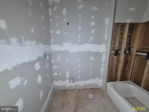Entry Way - 733 Dolphin St, Baltimore, MD 21217 photo 7 of 11
