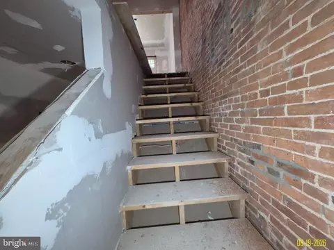 Entry Way - 733 Dolphin St, Baltimore, MD 21217 photo 4 of 11