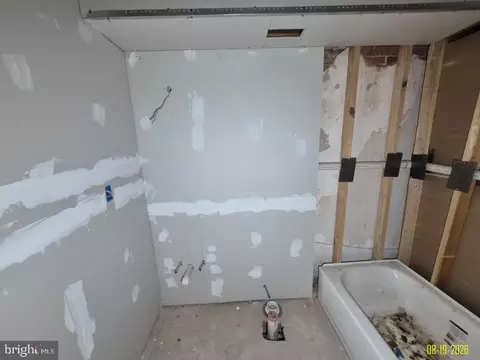Bath - 733 Dolphin St, Baltimore, MD 21217 photo 1 of 1