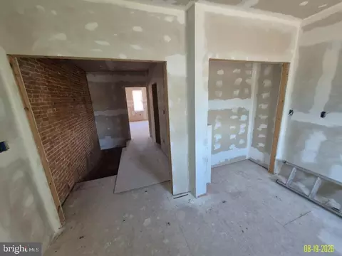 Entry Way - 733 Dolphin St, Baltimore, MD 21217 photo 3 of 11
