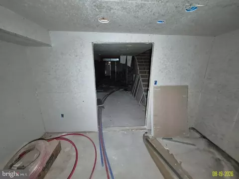 Entry Way - 733 Dolphin St, Baltimore, MD 21217 photo 9 of 11
