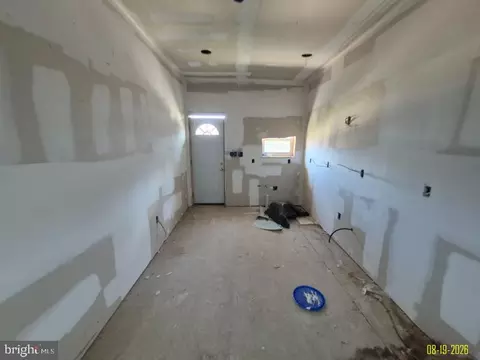 Entry Way - 733 Dolphin St, Baltimore, MD 21217 photo 5 of 11