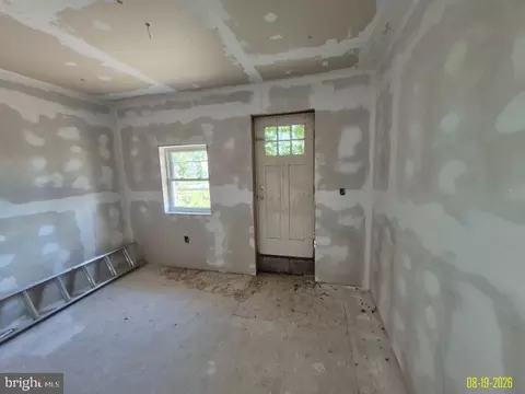 Entry Way - 733 Dolphin St, Baltimore, MD 21217 photo 2 of 11
