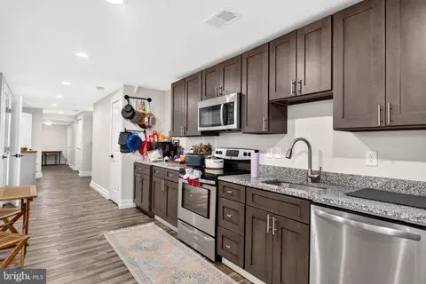 Entry Way - 3802 Greenmount Ave, Baltimore, MD 21218 photo 17 of 18