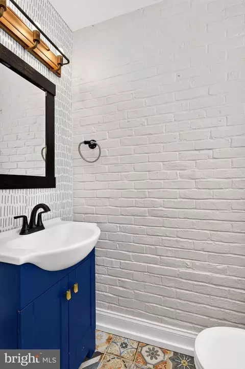 Bath - 3802 Greenmount Ave, Baltimore, MD 21218 photo 1 of 6