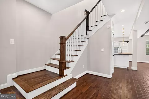 Entry Way - 3802 Greenmount Ave, Baltimore, MD 21218 photo 2 of 18