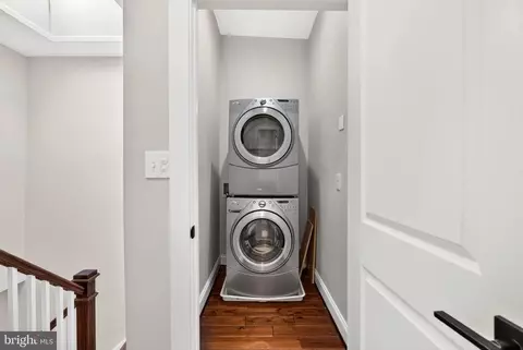 Entry Way - 3802 Greenmount Ave, Baltimore, MD 21218 photo 10 of 18