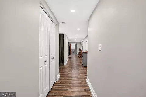 Entry Way - 3802 Greenmount Ave, Baltimore, MD 21218 photo 15 of 18