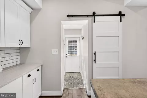 Entry Way - 3802 Greenmount Ave, Baltimore, MD 21218 photo 5 of 18
