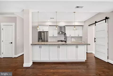 Entry Way - 3802 Greenmount Ave, Baltimore, MD 21218 photo 4 of 18