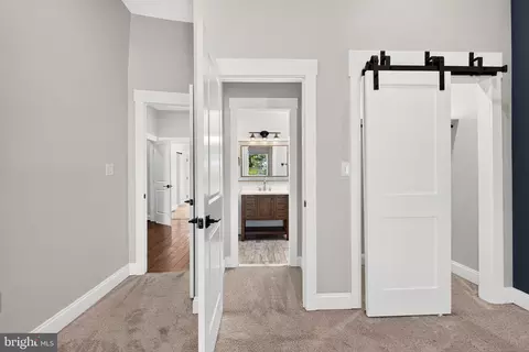 Entry Way - 3802 Greenmount Ave, Baltimore, MD 21218 photo 9 of 18