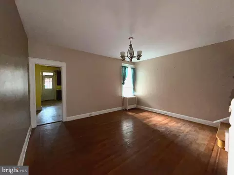 Living - 3235 Shannon Dr, Baltimore, MD 21213 photo 7 of 9