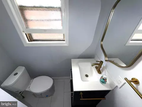 Bath - 3235 Shannon Dr, Baltimore, MD 21213 photo 2 of 3